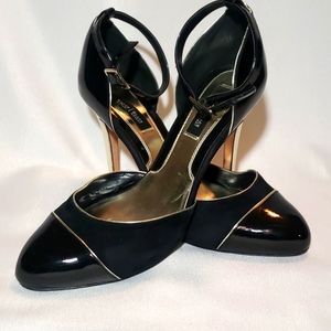 Black and Gold White House Black Market heels Size 9.5